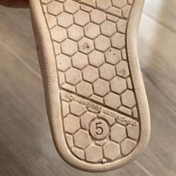 Slip on - Picture 2 of 2